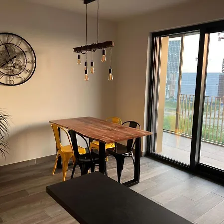 Yellow Uptown 70 - Fiera Milano بيرو
